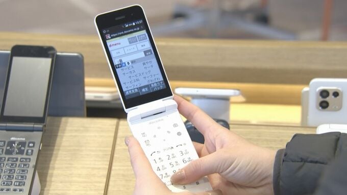 ガラケーは間もなく使えなくなる…勢力拡大する「ガラホ」とは？　見た目は"ガラケー"、中身は"スマホ"|TBS NEWS DIG