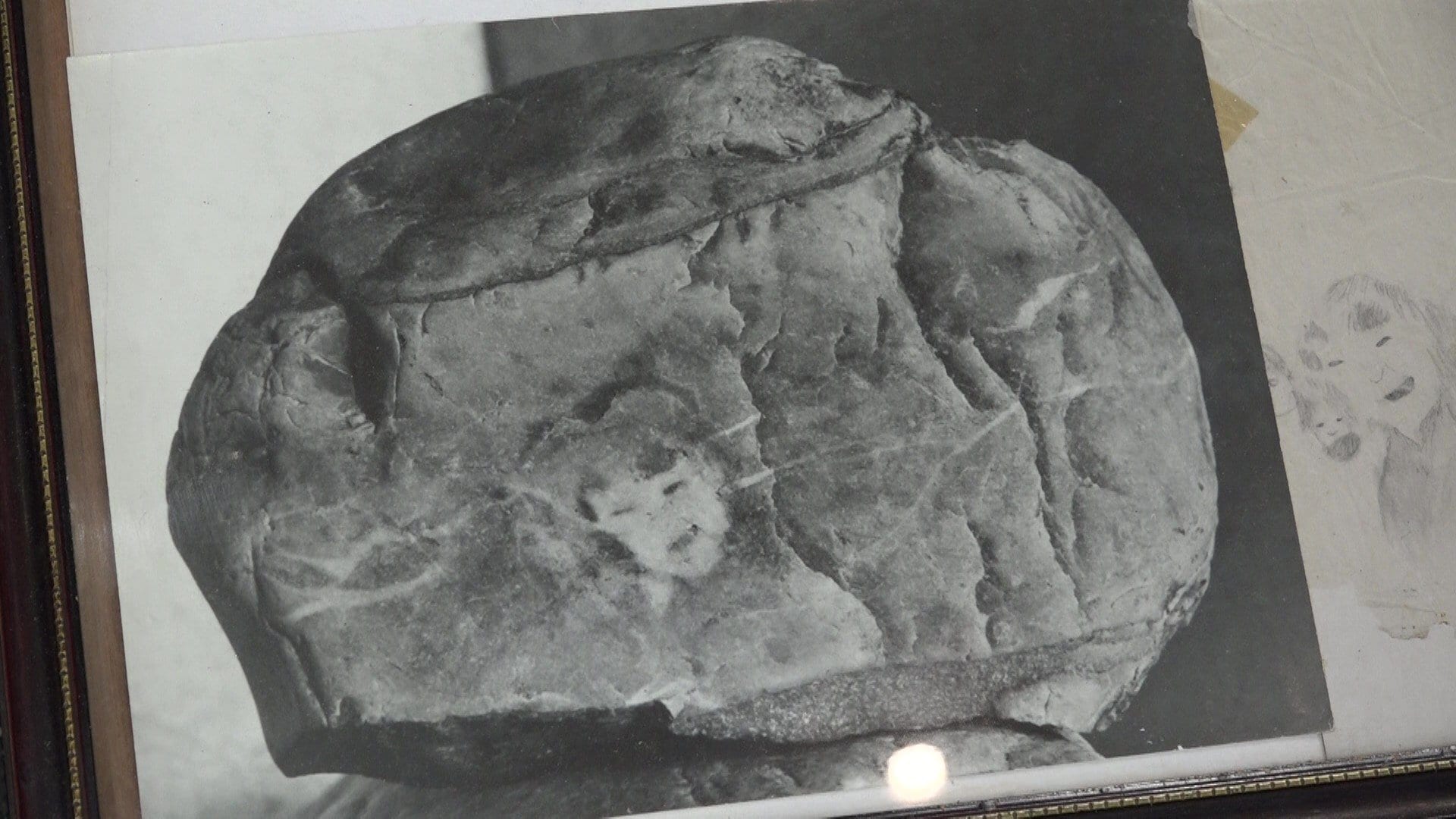 雨が怖い」女の子の顔が浮かぶ石が伝える“58年前のあの日” 10人以上の