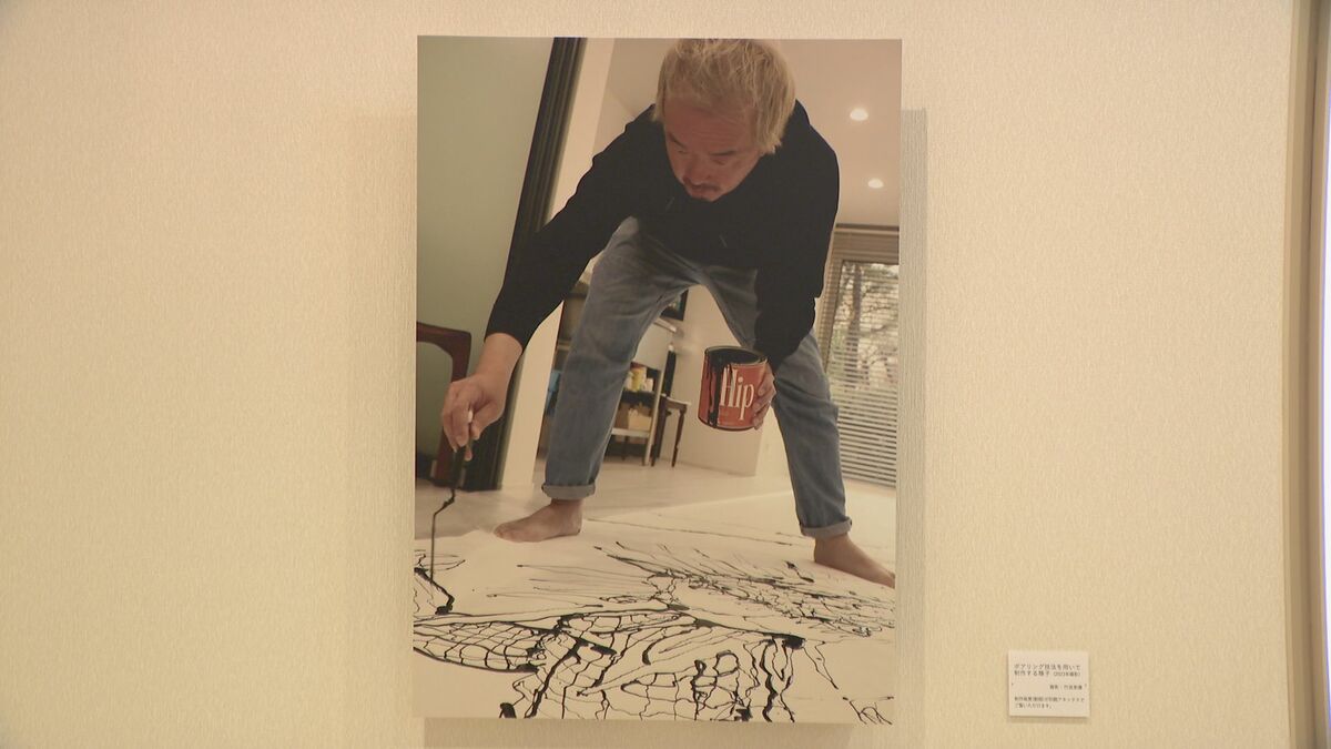 絵筆を使わずに上から垂らして描く「ポアリング」 画家・今井龍満さん
