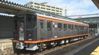 一畑電車新型車両「8000系」デビュー　デュアルシート搭載・地方路線の特性に合わせた機能とは？　製造秘話を聞いてみると…|TBS NEWS DIG