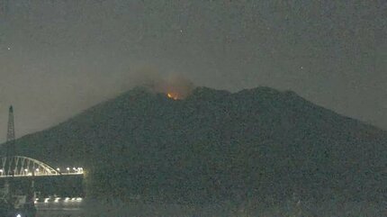 桜島が爆発 噴煙2000メートル 噴石が8合目まで飛ぶ【降灰予想 22日・23