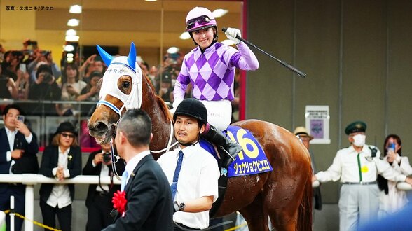 史上初！22歳今村聖奈騎手が、女性によるクラシック初制覇【競馬・オークス】|TBS NEWS DIG