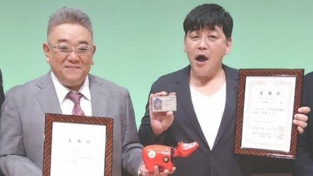 【サンドウィッチマン】観光大使に任命　赤べこを持って笑顔「雪が舞う冬の会津。良きです」|TBS NEWS DIG