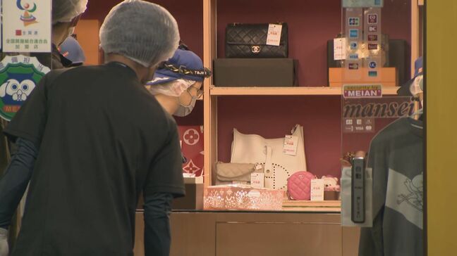 “無言”でショーケースを割り…ネックレスなどの貴金属を奪って逃走 愛知・刈谷市の質店に強盗 男2人が逃走|TBS NEWS DIG