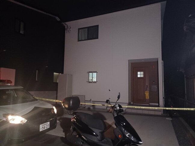 胸に刃物が刺さったまま自宅で男性(78)死亡 首に絞められたような痕も 殺人事件として捜査|TBS NEWS DIG
