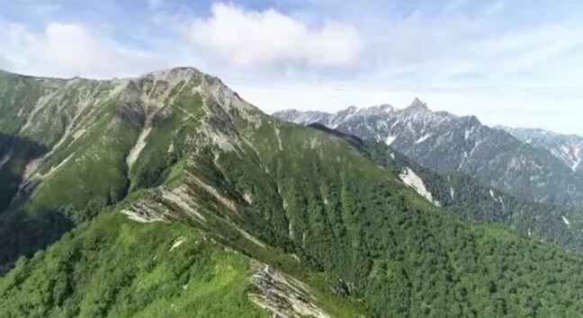 「滑落して姿が見えない」縦走中の東京都の48歳男性会社役員が遭難　同行者から救助要請受けるも雪で近づけず　天候の回復待って救助へ　長野・北アルプス大天井岳|TBS NEWS DIG