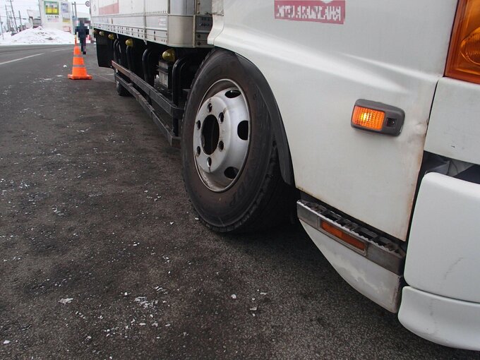 中型トラックからタイヤ脱落も『タイヤハウス』の中にとどまる　男性運転手は走行中の異音を認識するも…北海道士別市 国道40号|TBS NEWS DIG