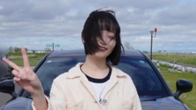 【アナウンサー】日下怜奈さん　強風の中、納車を報告　「黒のクラウンスポーツだ」「車好きなんですねー」|TBS NEWS DIG