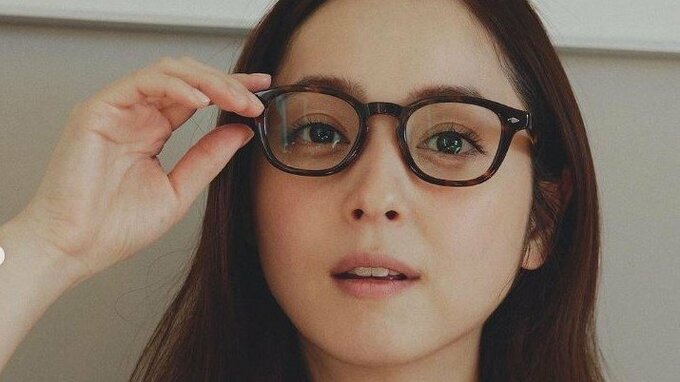 佐々木希さん「下の子が一歳になりました」お祝いを手伝う上の子に「兄の成長も感じたり。」|TBS NEWS DIG