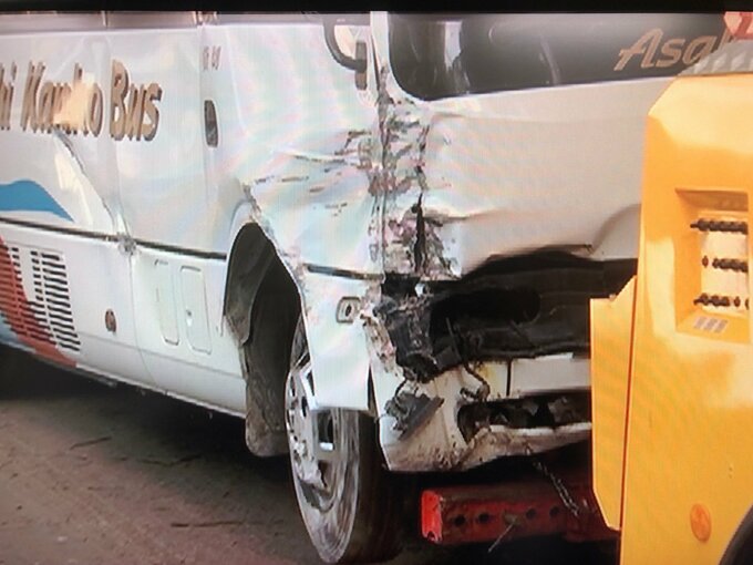 延岡市で登山に向かっていた18人乗りの観光バスが山の斜面に衝突　乗客など8人負傷　　|　MRTニュース ｜ ＭＲＴ宮崎放送