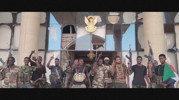 スーダン軍 首都ハルツームの大統領府を奪還と発表　準軍事組織「RSF」との戦闘で|TBS NEWS DIG