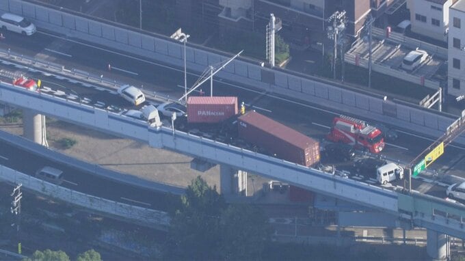 【速報】第二神明道路で10台絡む玉突き事故　「トレーラーが横を向いている」と通報　大阪方面へ向かう上り線　一部区間で通行止め|TBS NEWS DIG