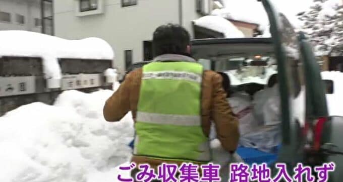 「居座り寒波」で記録的大雪 金沢市の国道で車道が半減 片側を雪が覆い1車線通行に…ゴミ収集車が入れないところは軽自動車で収集も|TBS NEWS DIG