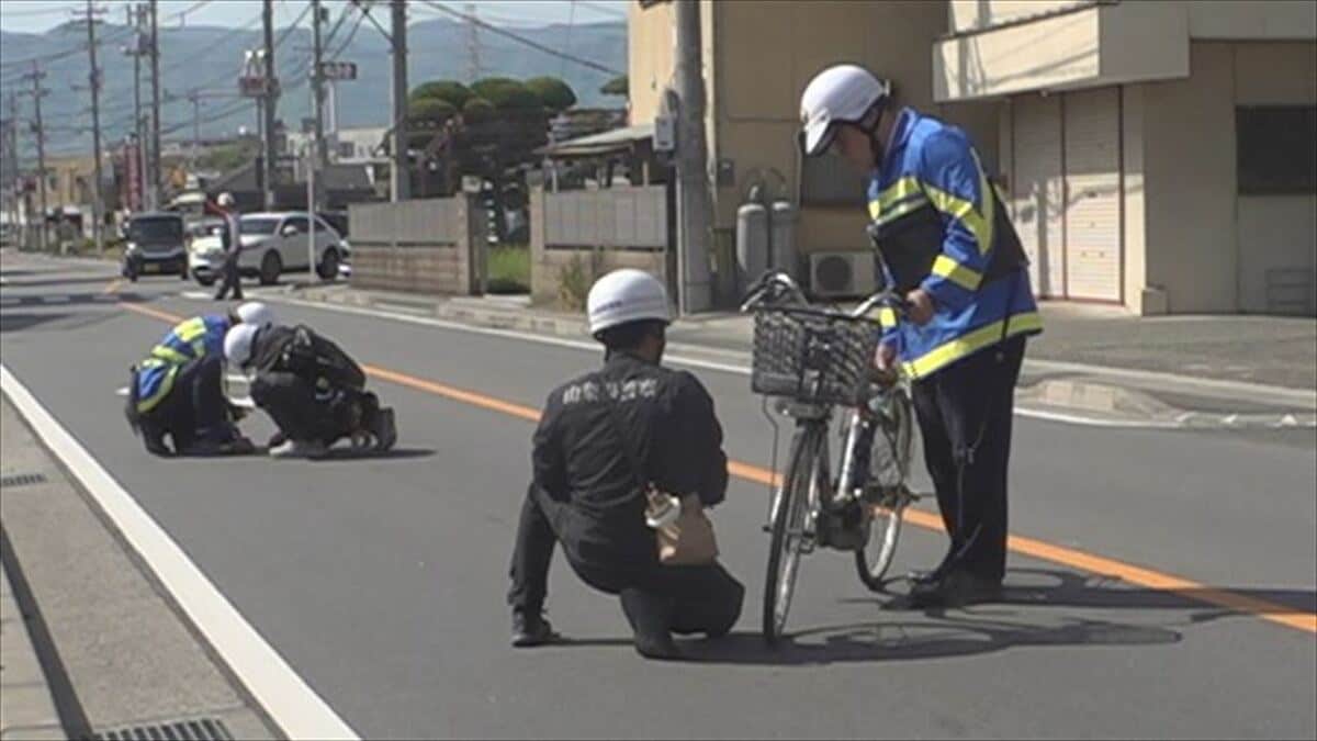 車と衝突　自転車の男性が一時、意識不明　その後、回復し軽傷