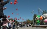 新潟最大級遊園地・サントピアワールドが開園50周年　“安田アイランド”誕生時を再現し500人に赤い風船　新潟・阿賀野市|TBS NEWS DIG