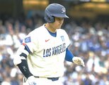 大谷翔平、試合終盤で初安打も2三振 復帰登板の先発・スネルが5失点でド軍は連勝ストップ|TBS NEWS DIG