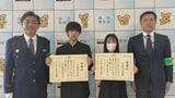 「1人じゃないよ」遮断機が下りた踏切内の高齢女性を男子高校生と母親が救助 2人に感謝状贈呈 警視庁調布署|TBS NEWS DIG