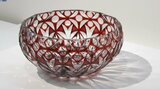 色鮮やかなガラスと繊細な模様から涼しさが感じられる、切子モダニズムと夏のアート展|TBS NEWS DIG