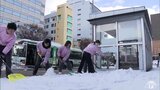 「みんなで協力して雪かきを」バス停に除雪用スコップを設置　青森県青森市　|　青森のニュース│ATV NEWS│青森テレビ