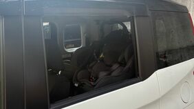 2歳の男の子が、一時車内に閉じ込められる…保育園で駐車後、母親が鍵を渡すと誤って施錠 消防が窓を割って救出し、無事…35.5℃初の猛暑日となった高知市で|TBS NEWS DIG