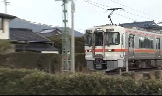 置き石相次ぐ　1件はこぶし大の石を運転士が見つけ撤去　1件は踏み潰して緊急停車　2つの現場は直線で6キロ余り　列車往来危険の疑いで捜査　長野・JR飯田線|TBS NEWS DIG