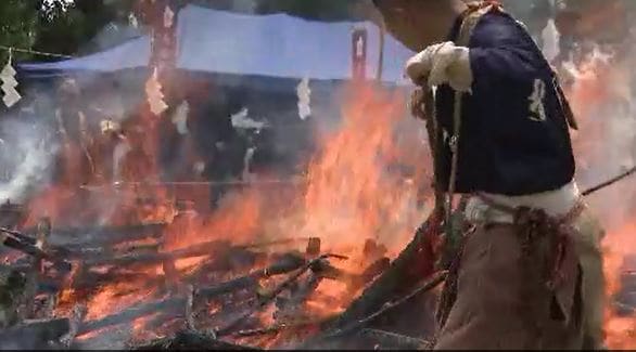 「家族の幸せを」「全国大会へ！」一歩踏み出す勇気も！…それぞれの願い込め約600人が『火渡り修行』　長野|TBS NEWS DIG