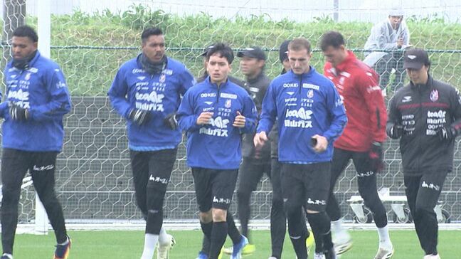 ファジアーノ岡山連敗脱出へ!雨の中の公開練習 新加入レオ・ガウショ選手に期待高まる【岡山】|TBS NEWS DIG