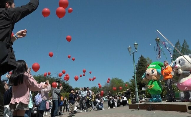 新潟最大級遊園地・サントピアワールドが開園50周年 “安田アイランド”誕生時を再現し500人に赤い風船 新潟・阿賀野市|TBS NEWS DIG