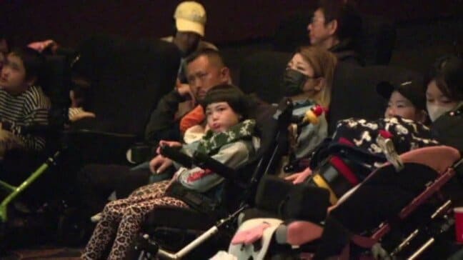 照明は明るめで声出しもOK 障がいのある子どもとその家族向けの映画上映会|TBS NEWS DIG