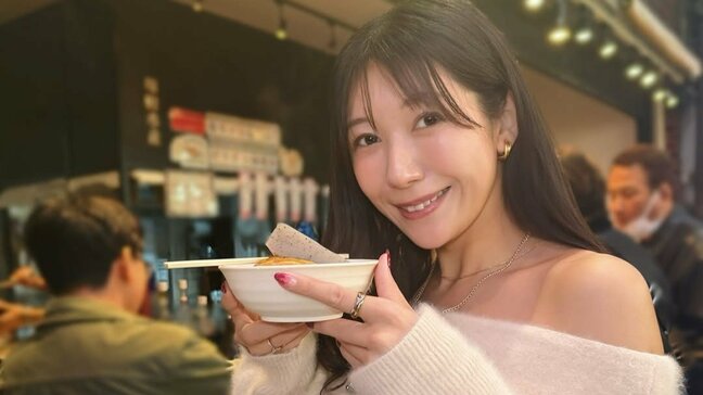 【 穂川果音 】「おでんの季節」寒空でも “肩出し” 健在　吉祥寺の立ち飲み屋さんでカップ酒堪能|TBS NEWS DIG