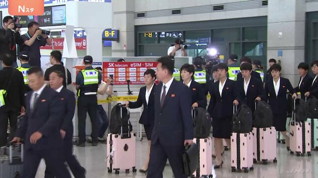 「出迎えた市民団体から大きな声援」北朝鮮女子サッカーチームが韓国に入国 アジア・チャンピオンズリーグ準決勝出場のため 7年半ぶりの韓国での試合出場|TBS NEWS DIG