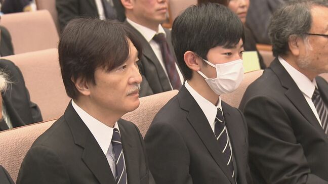 悠仁さま「珍しいトンボですね」 秋篠宮さまとビオトープコンクールに出席 生徒らの発表に関心|TBS NEWS DIG