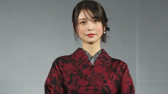 【長濱ねる】艶やかな着物姿で “きりり” ランウェイ「80歳の祖母に見せたい」|TBS NEWS DIG