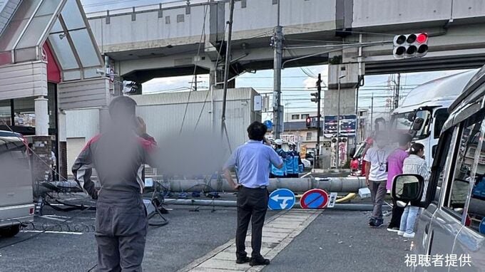 県道で大型トラックが電柱に衝突　運転していた男性が重体【岡山】|TBS NEWS DIG