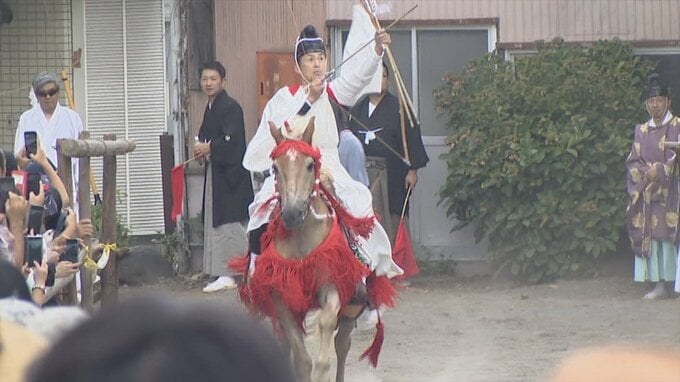 伝統の流鏑馬祭り　的を射る技術ではなく地域の吉凶を占う　富士吉田市|TBS NEWS DIG