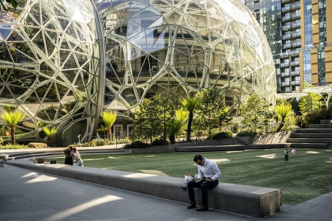 アマゾン、オフィス職3万人削減を計画－ゲームやクラウド事業などで