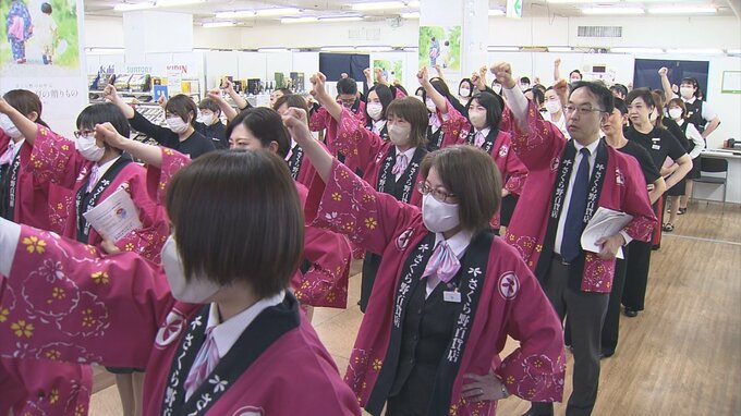 「お中元商戦」本格的にスタート　さくら野のお中元ギフトセンターには「つがる漬」や「筋子」「倉石牛ステーキ」「仙台の牛たん」などなど　東北の名産のほか定番の商品など約1300点　|　青森のニュース│ATV NEWS│青森テレビ