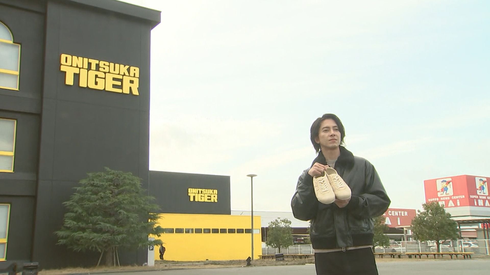 オニツカタイガー」国内唯一となる専用生産拠点が鳥取県にオープン