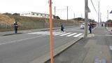 「しっかり止まって確認して」自転車の高校生が車にはねられた死亡事故現場の横断歩道で警察が交通指導=静岡・袋井市 | SBS NEWS | 静岡放送 | 静岡県内ニュース・天気