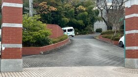 介護施設の敷地内で送迎車2台が衝突　施設利用者の85歳女性が死亡　栃木・足利市|TBS NEWS DIG