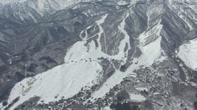 オーストラリア国籍との情報も リフトから降りられず停留所を通過し宙づりに 20代女性が心肺停止の状態で病院に搬送 スキー場最上部の2人乗りリフトに2人で乗車 長野・小谷村|TBS NEWS DIG