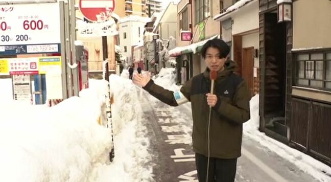 「屋根雪の落雪に注意を」繁華街の駐車場には雪残る 石川・金沢市 裏通りの駐車場で混乱ないように|TBS NEWS DIG