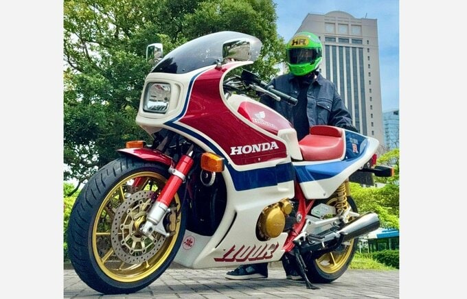 【 レイザーラモンRG 】 「ええ色」　緑のヘルメット身に着け　愛車のバイクと２ショット|TBS NEWS DIG