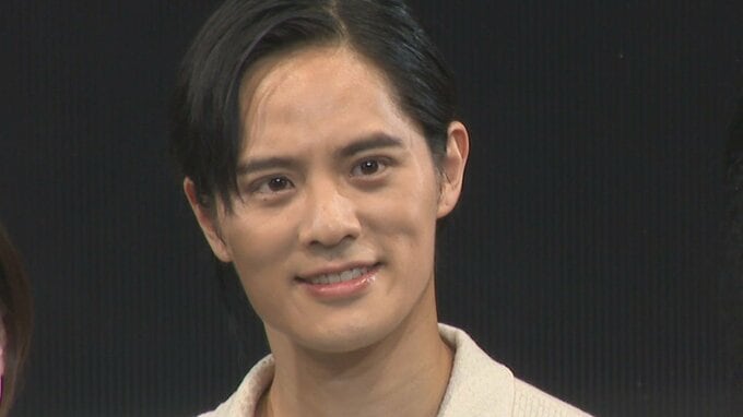 【 岡本圭人 】ほぼ全編〝上裸〟の主演舞台開幕　父も過去〝裸〟に　「岡本家を裸にする演出家」を紹介|TBS NEWS DIG