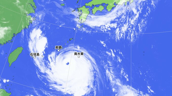 台風の目がくっきり　“大型で非常に強い”台風6号　最大瞬間風速65ｍのおそれ　最接近はいつ？公共交通の運行は（1日午前8時）　|　沖縄のニュース｜RBC 琉球放送