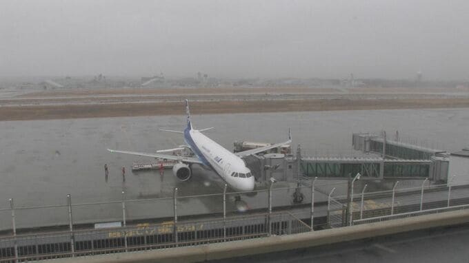 小松-羽田便 大雪で11便欠航 能登空港も全便欠航　|　石川県のニュース｜MRO北陸放送