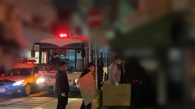 “逮捕状”を持ってきた警察官を振り切り逃走した「組員」関係先のガールズバーを家宅捜索　|　福岡のニュース｜RKB NEWS｜RKB毎日放送