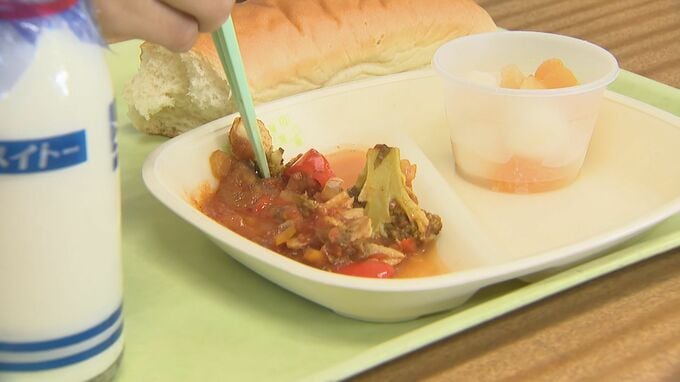 「鶏肉の煮込みは味がしっかりしている」ホテルのシェフの料理を小学生が楽しむ　|　SBC NEWS | 長野のニュース | SBC信越放送