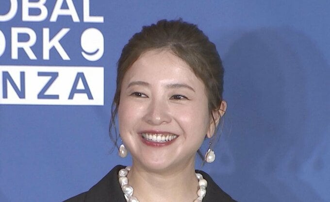 【吉高由里子】　銀座でマジックバー体験　「カードがぺぺぺぺーって」「な〜にが起こってるんだろう？」|TBS NEWS DIG