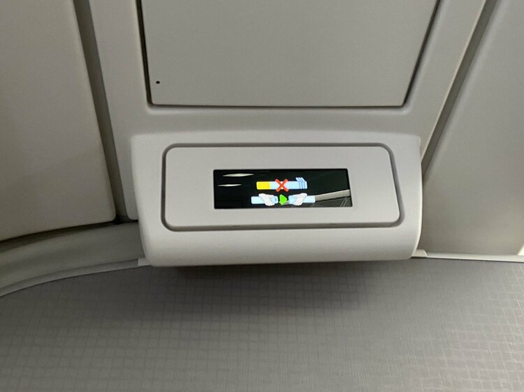 飛行機の灰皿 img_1b734b94aae5002dff8d82c388